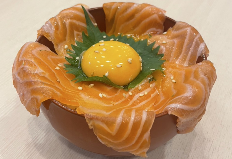 こぼれサーモン丼